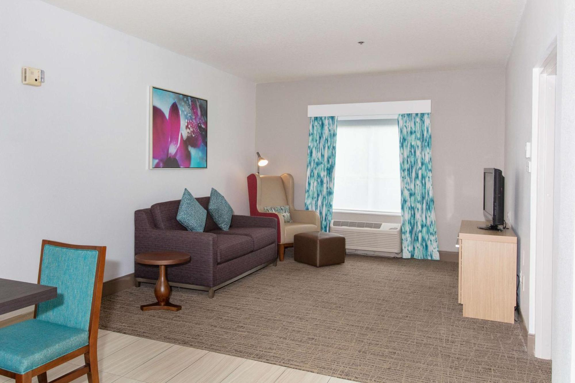 Hilton Garden Airport Hotel 3*